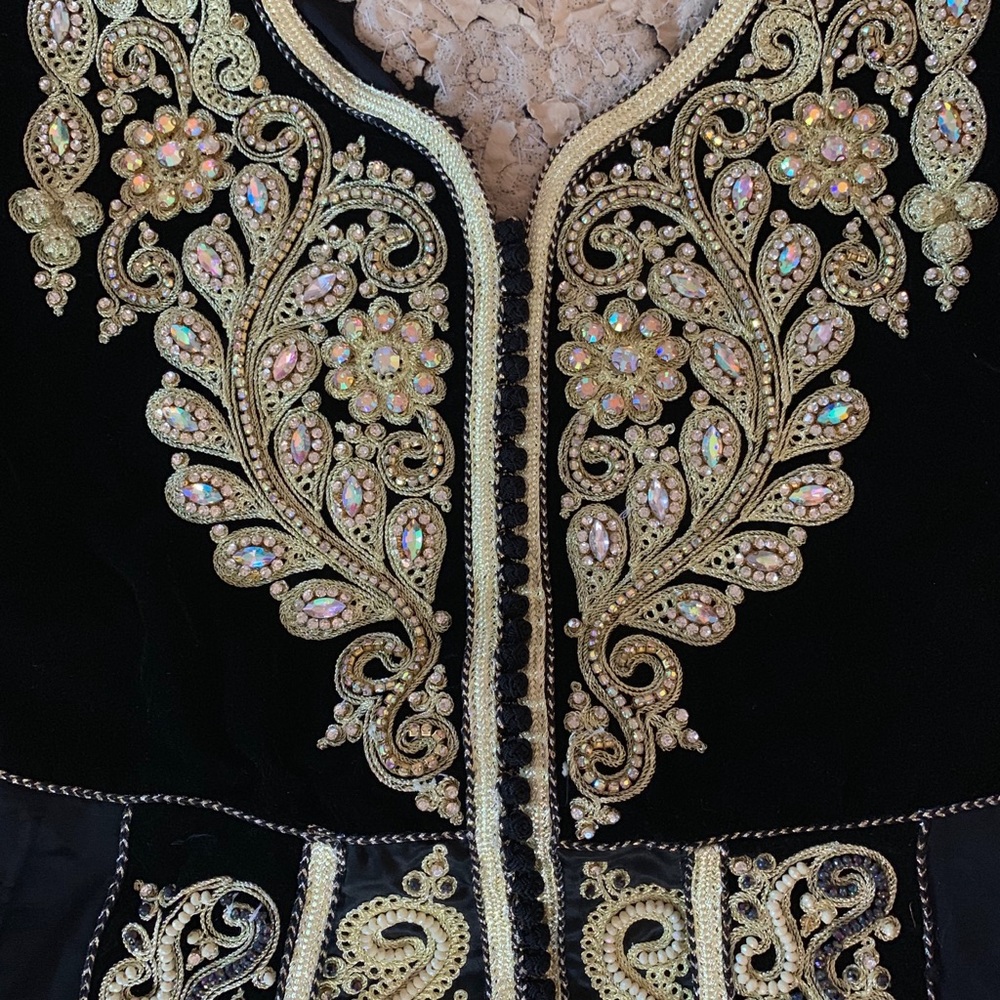 Black and Gold Moroccan Kaftan - Picture 6 of 7